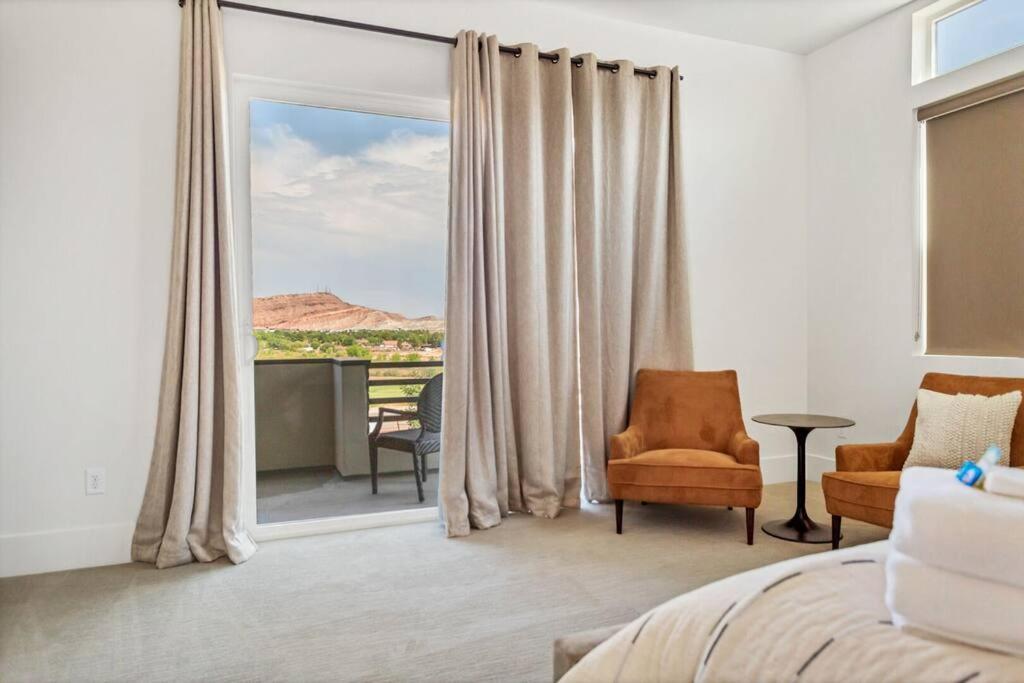 Villa #15 Pet Friendly! Year Round Heated Pool & Hot Tub! Upper Patios! St. George Exterior photo