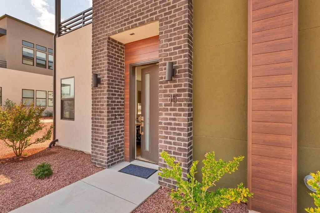 Villa #15 Pet Friendly! Year Round Heated Pool & Hot Tub! Upper Patios! St. George Exterior photo